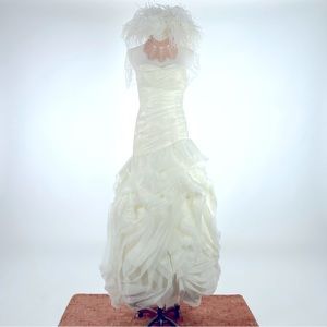 VERA WANG Wedding Dress Maxi Ruffled Sweetheart Neckline Ruched White Size 6